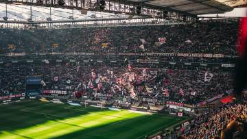 2200万欧捡漏？24岁德国快马登陆诺坎普，巴萨新三叉戟拼图完成｜球速体育（配图示意）